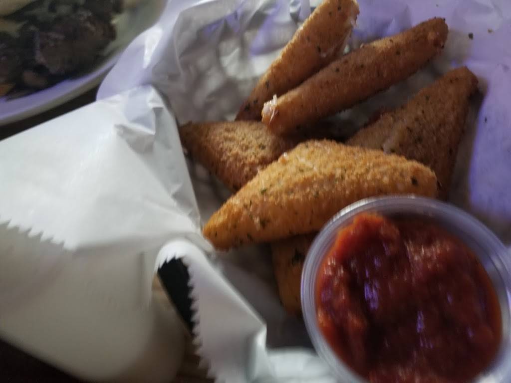 John & Helens Tavern | restaurant | 28897 US-30, Kensington, OH 44427, USA | 3302231918 OR +1 330-223-1918