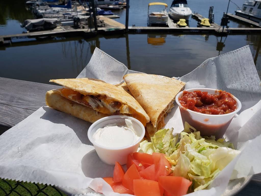 Yardarm Riverfront Bar & Grill | restaurant | 1201 Shiras Ave Ext, Dubuque, IA 52001, USA | 5635823653 OR +1 563-582-3653