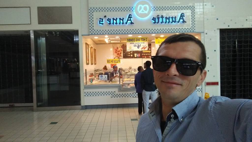 Auntie Annes | cafe | 9501 Arlington Expy Spc 290, Jacksonville, FL 32225, USA | 9047223969 OR +1 904-722-3969