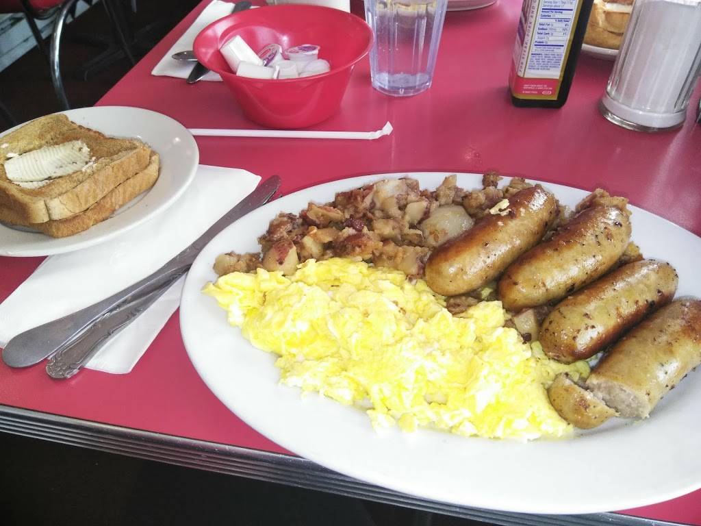 Lloyds Diner | restaurant | 184 Fountain St, Framingham, MA 01702, USA | 5088798750 OR +1 508-879-8750