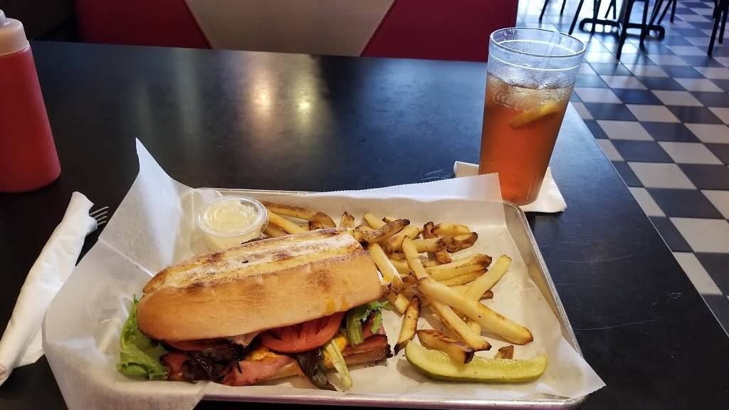 Foxs Pizza Den | restaurant | 1435 Newcastle St, Brunswick, GA 31520, USA | 9122654490 OR +1 912-265-4490