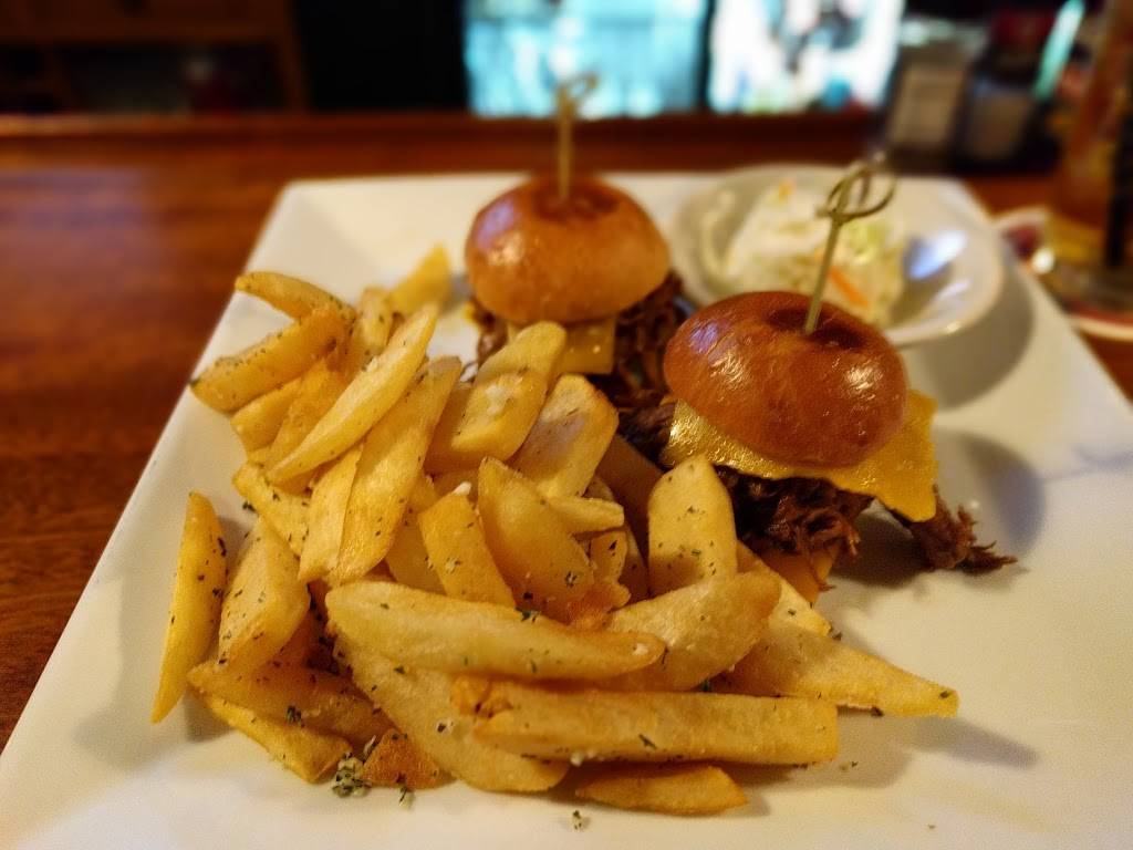 The Salt Marsh Pub & Raw Bar | restaurant | 706 Succotash Rd, South Kingstown, RI 02879, USA | 4017894556 OR +1 401-789-4556