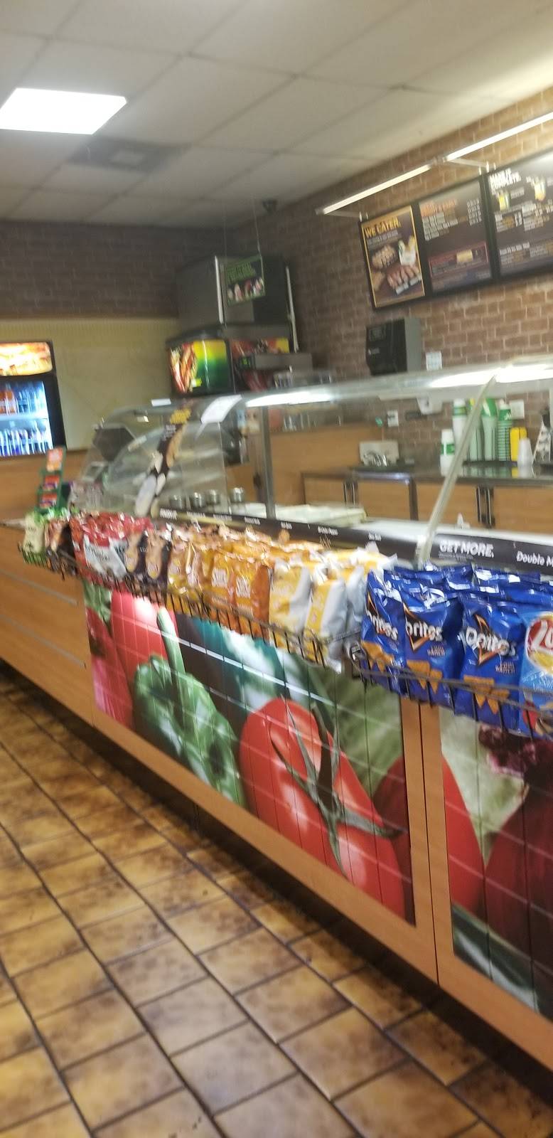 Subway | restaurant | 2787 N Tamiami Trail, North Fort Myers, FL 33903, USA | 2396520650 OR +1 239-652-0650