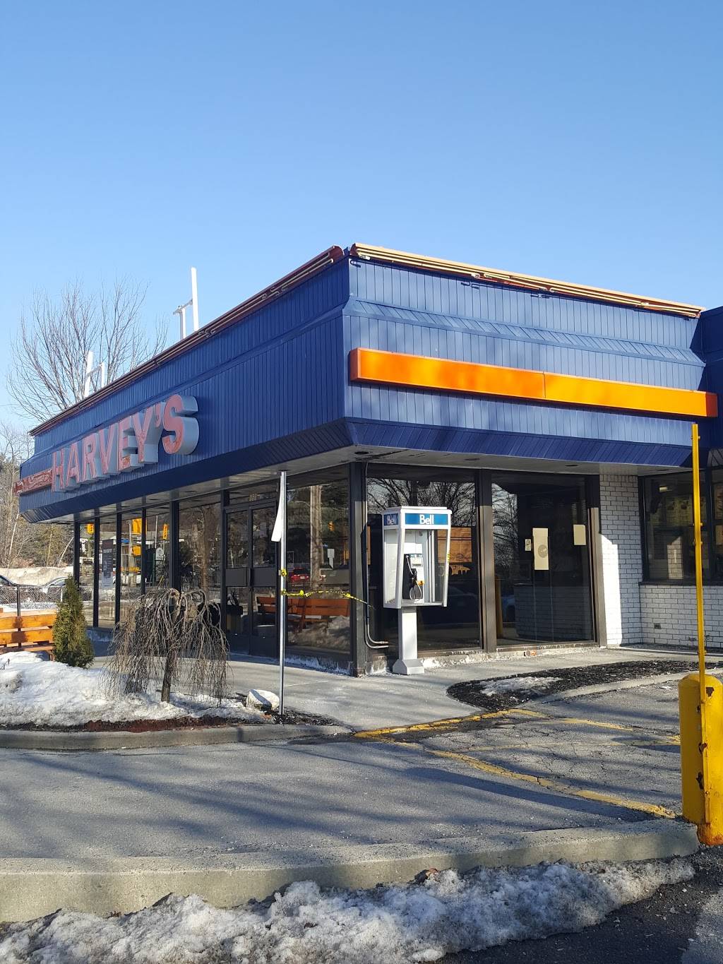 Harveys | restaurant | 660 Montreal Rd, Ottawa, ON K1K 0T3, Canada | 6137495638 OR +1 613-749-5638