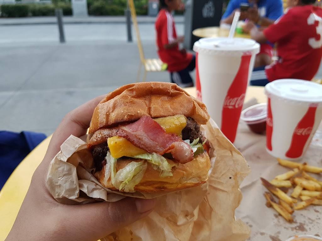 Little Big Burger - Orenco Station | restaurant | 940 NE Orenco Station Loop, Hillsboro, OR 97124, USA | 5033725452 OR +1 503-372-5452