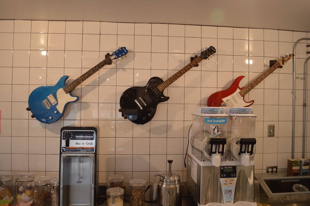 Moosies Ice Cream Parlor | meal takeaway | 301 N 8th St, Medford, WI 54451, USA | 7157484770 OR +1 715-748-4770