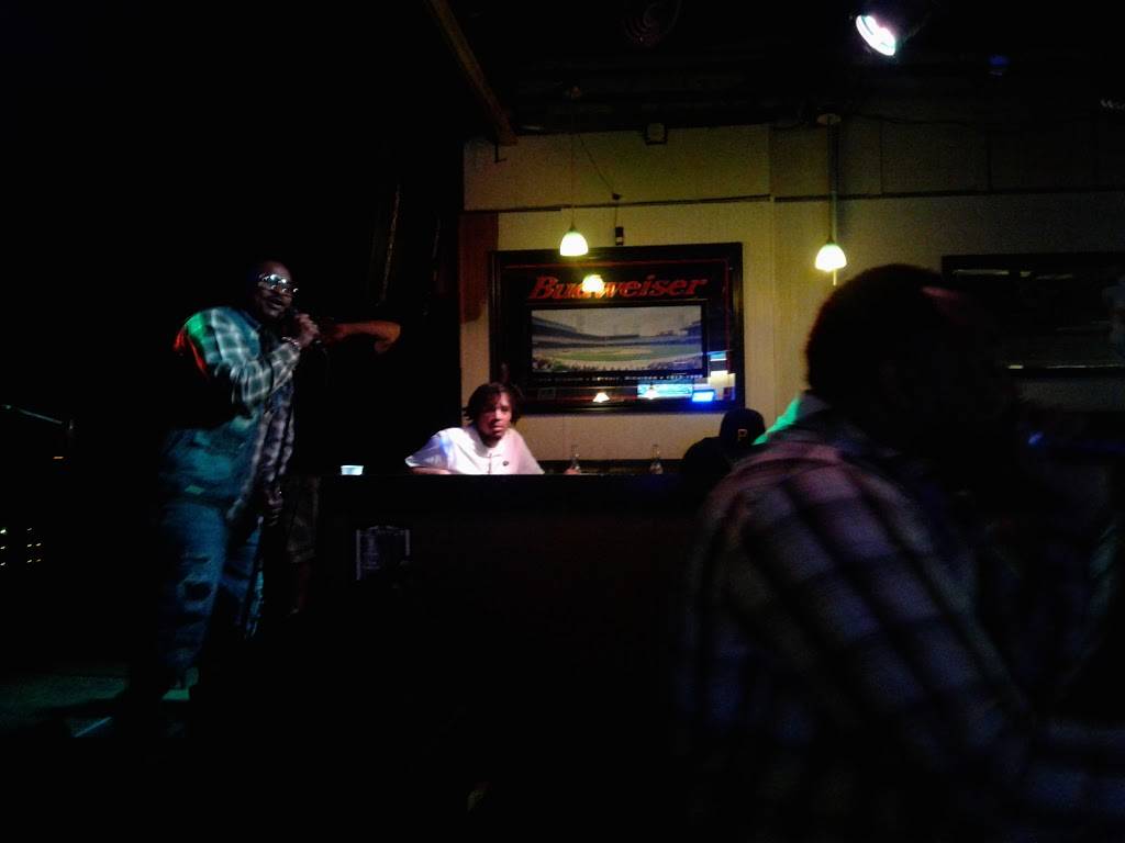 Bullfrog Bar & Grill | restaurant | 15414 Telegraph Rd, Redford Charter Twp, MI 48239, USA | 3135334477 OR +1 313-533-4477