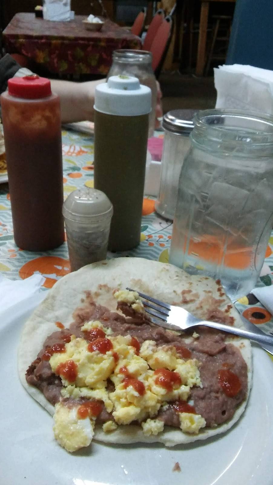 Aurelias Kitchen | restaurant | 2636 County Rd 128, Floresville, TX 78114, USA | 8303939394 OR +1 830-393-9394