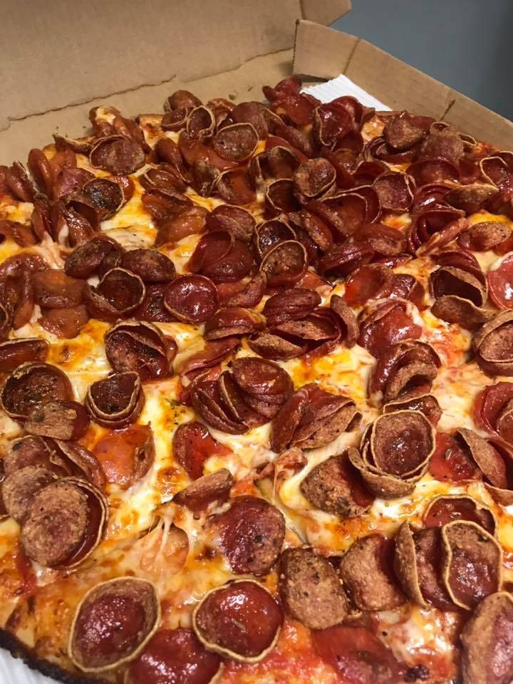 Giovanni’s Pizza of Gilbert | restaurant | 100 Main St, Gilbert, WV 25621, USA | 3046643000 OR +1 304-664-3000