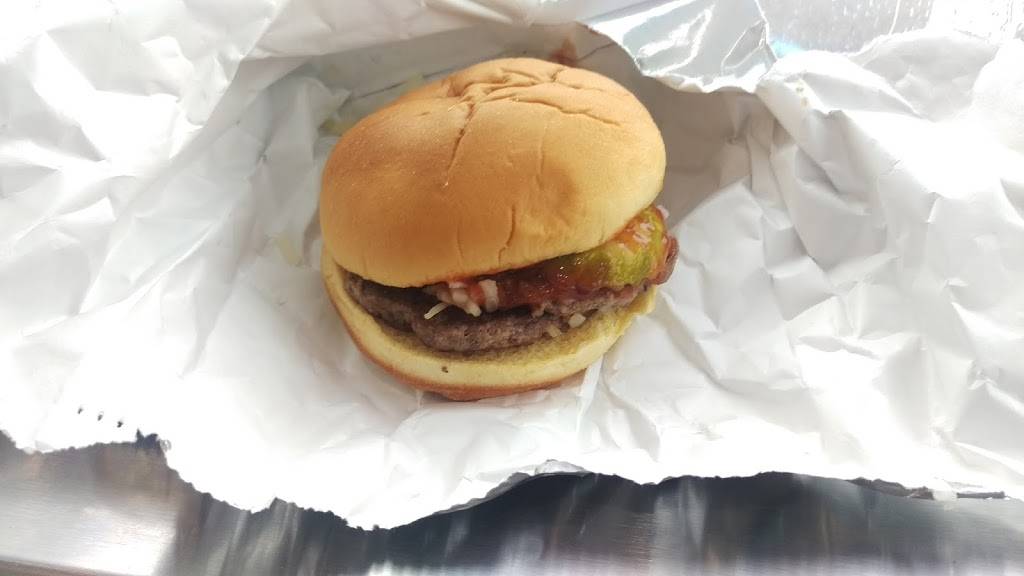 Burger City | restaurant | 1900 Hempstead Turnpike, East Meadow, NY 11554, USA | 5163853355 OR +1 516-385-3355