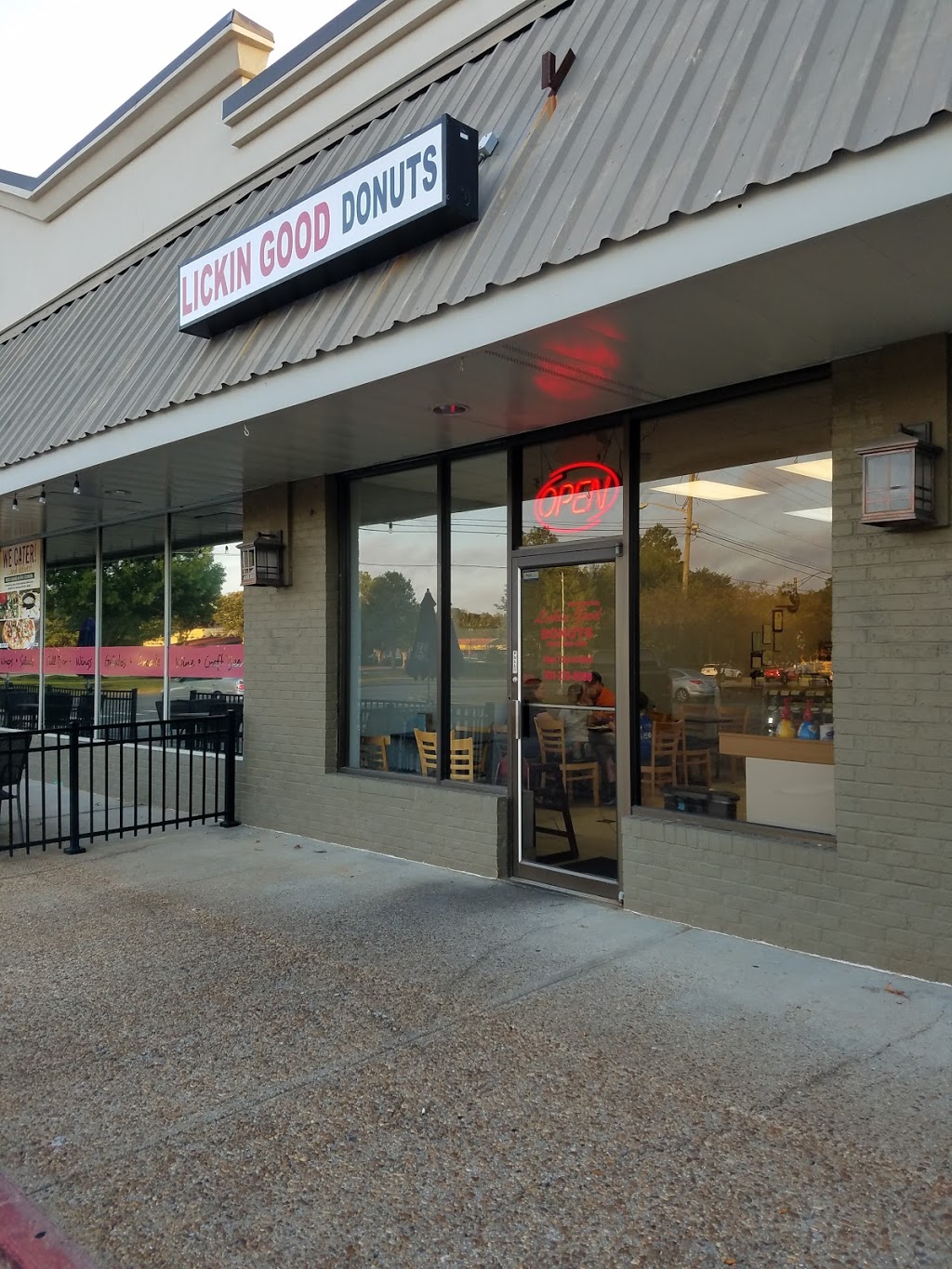 Lickin Good Donuts | restaurant | 110 Eastern Shore Shopping Center, Fairhope, AL 36532, USA | 2512708990 OR +1 251-270-8990