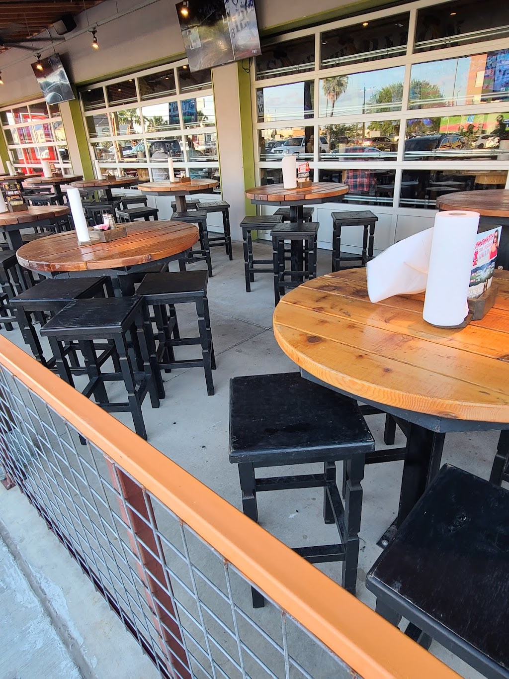 Ojos Locos Sports Cantina - Brownsville | restaurant | 3100 N Expressway 83, Brownsville, TX 78526, USA | 9563382861 OR +1 956-338-2861