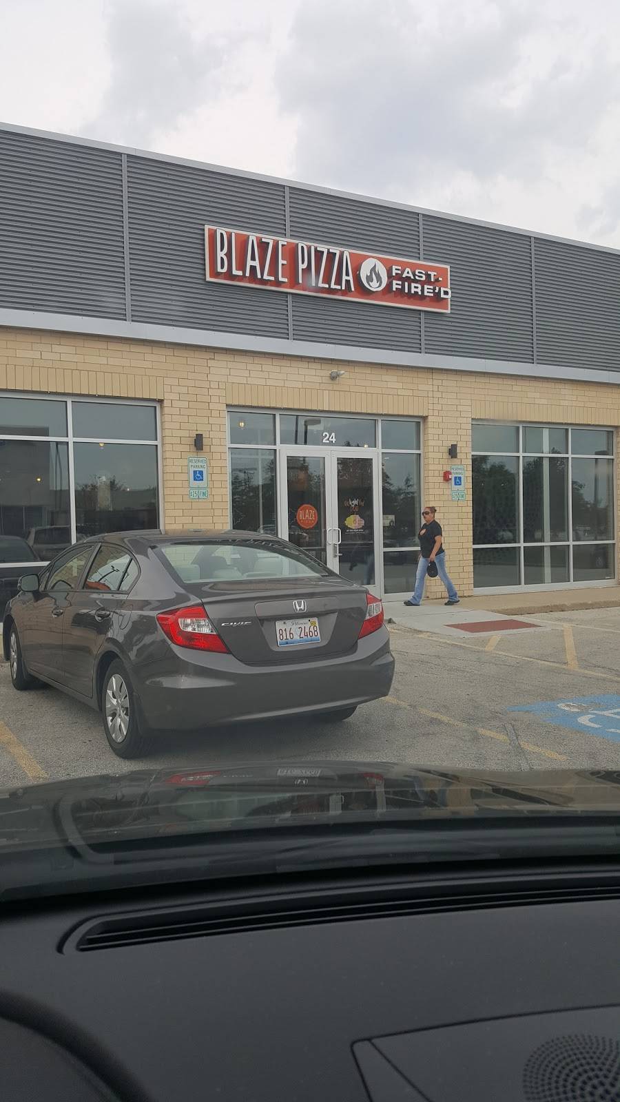 Blaze Pizza | meal takeaway | 24 Orland Square Dr, Orland Park, IL 60462, USA | 7082706063 OR +1 708-270-6063
