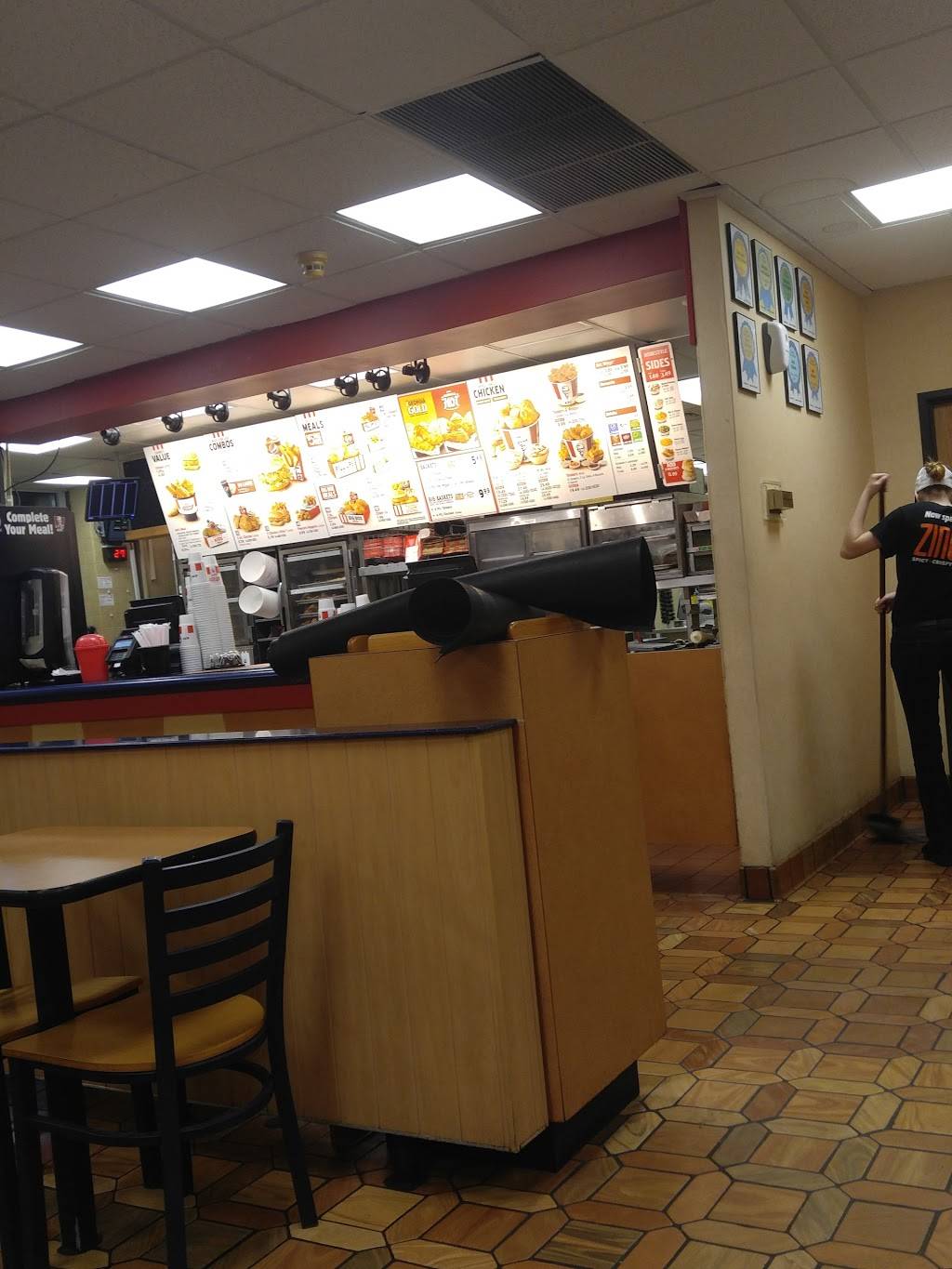 KFC | restaurant | 1050 E Main St, Owosso, MI 48867, USA | 9897232300 OR +1 989-723-2300