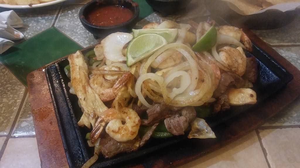 Palmeras Restaurant | restaurant | 105 Summit St, Crescent City, FL 32112, USA | 3866984672 OR +1 386-698-4672