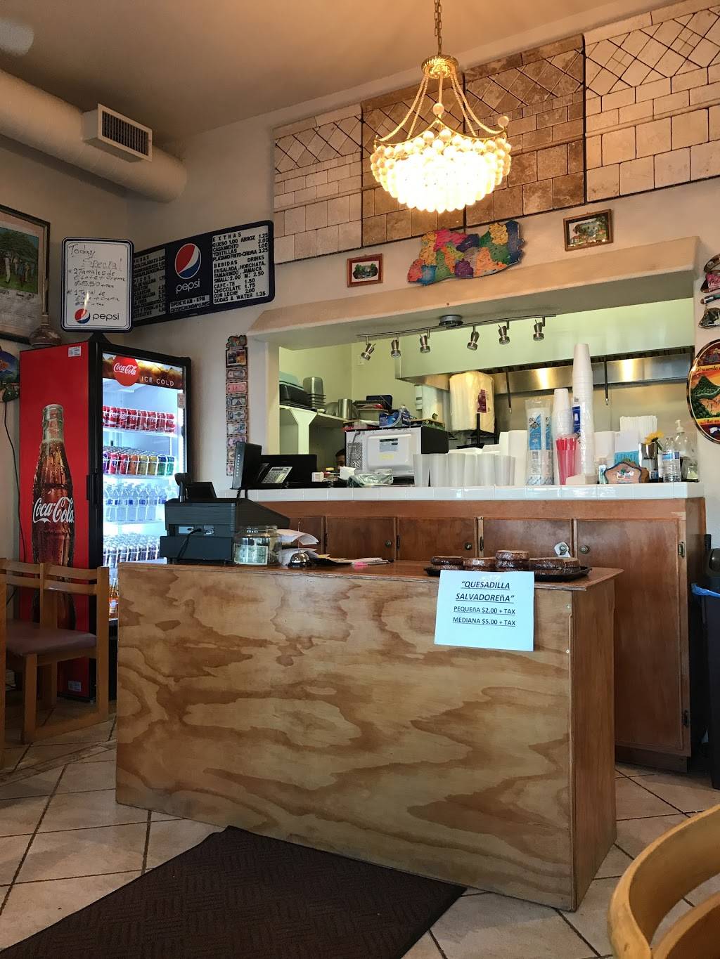 Totis Pupuseria | restaurant | 306 E 7th St, Hanford, CA 93230, USA | 5595829163 OR +1 559-582-9163