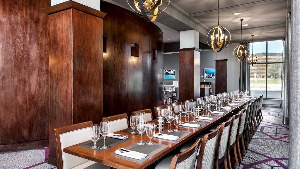 Olio Mediterranean Grille | restaurant | 801 Dixon Rd, Etobicoke, ON M9W 1J5, Canada | 4162137504 OR +1 416-213-7504