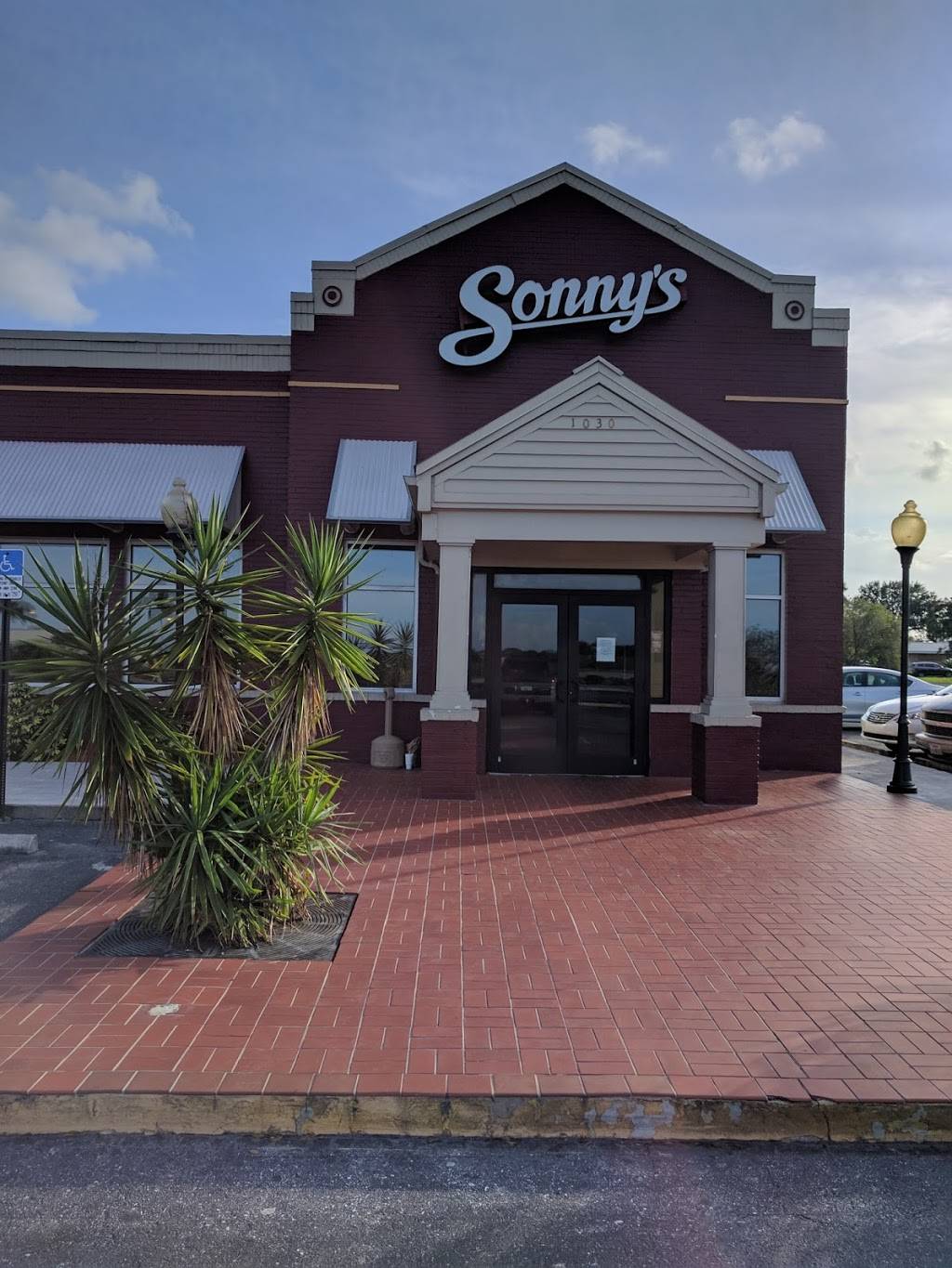 Sonnys BBQ | restaurant | 1030 W Sugarland Hwy, Clewiston, FL 33440, USA | 8639834171 OR +1 863-983-4171