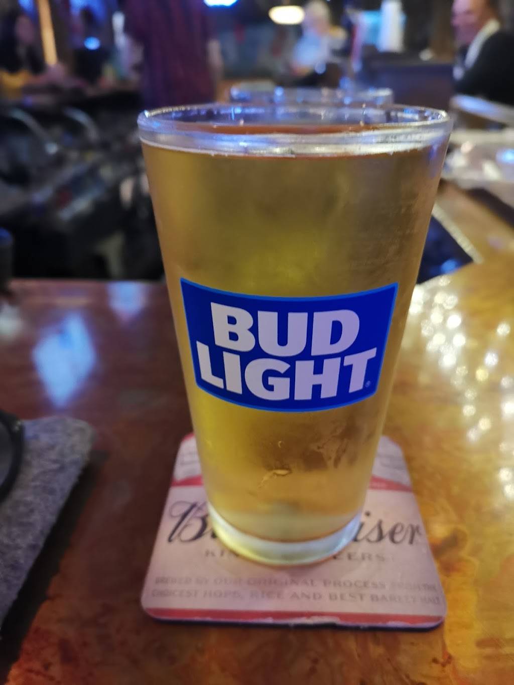 Ocean Mist Pub & Bar | restaurant | 210 Commercial Blvd, Lauderdale-By-The-Sea, FL 33308, USA | 9549385234 OR +1 954-938-5234