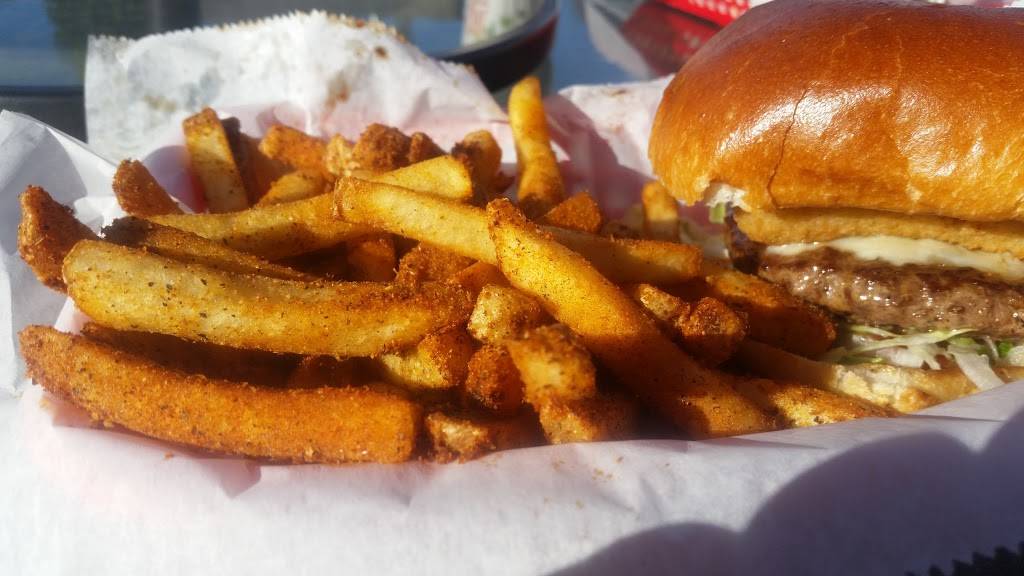 So-Cal Burgers, Wraps & Frozen Yogurt | restaurant | 6773 Middlebelt Rd, Garden City, MI 48135, USA | 7343382691 OR +1 734-338-2691