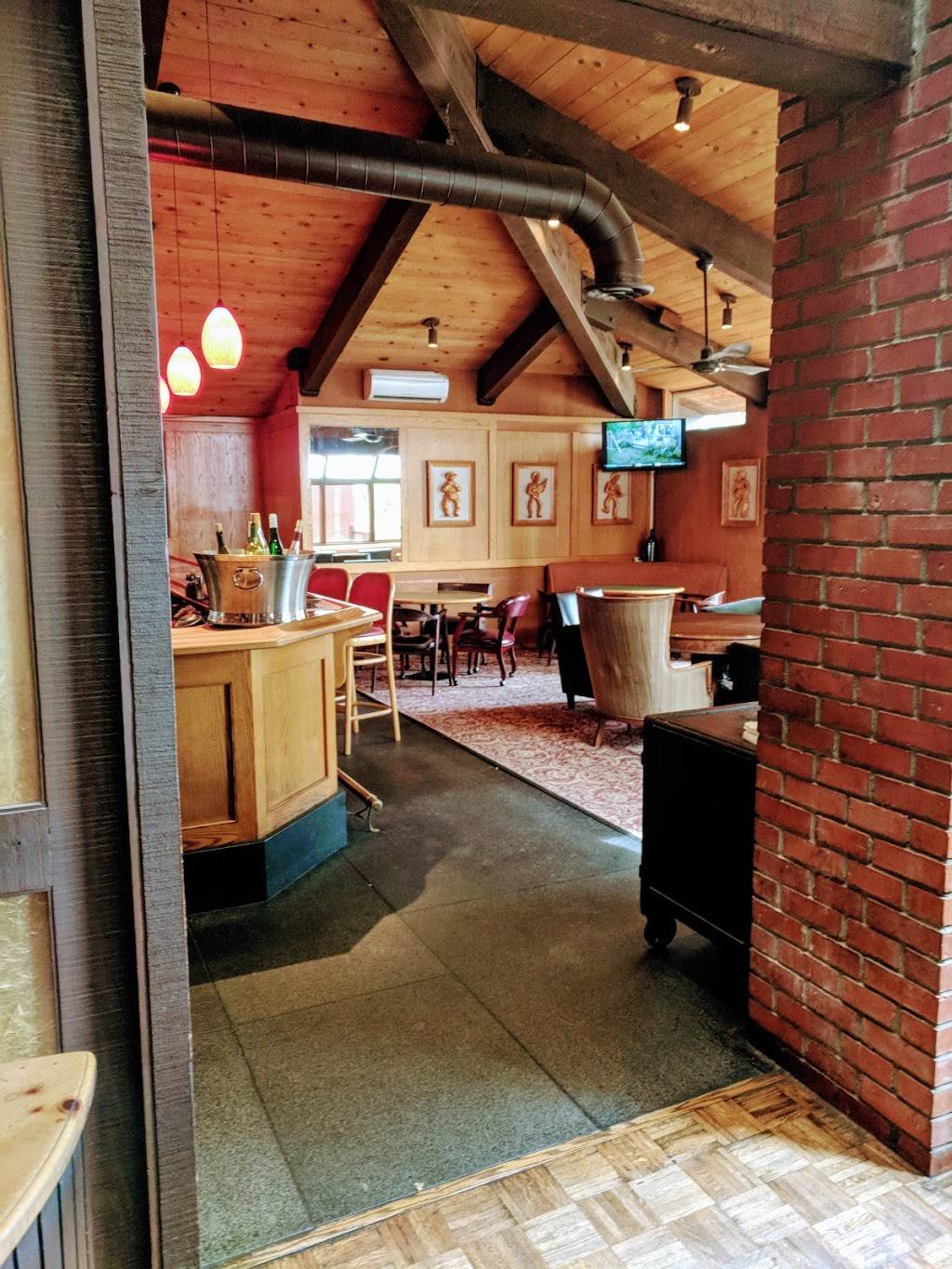 The Vineyard Restaurant and Bar | restaurant | 605 S I St, Madera, CA 93637, USA | 5596740923 OR +1 559-674-0923