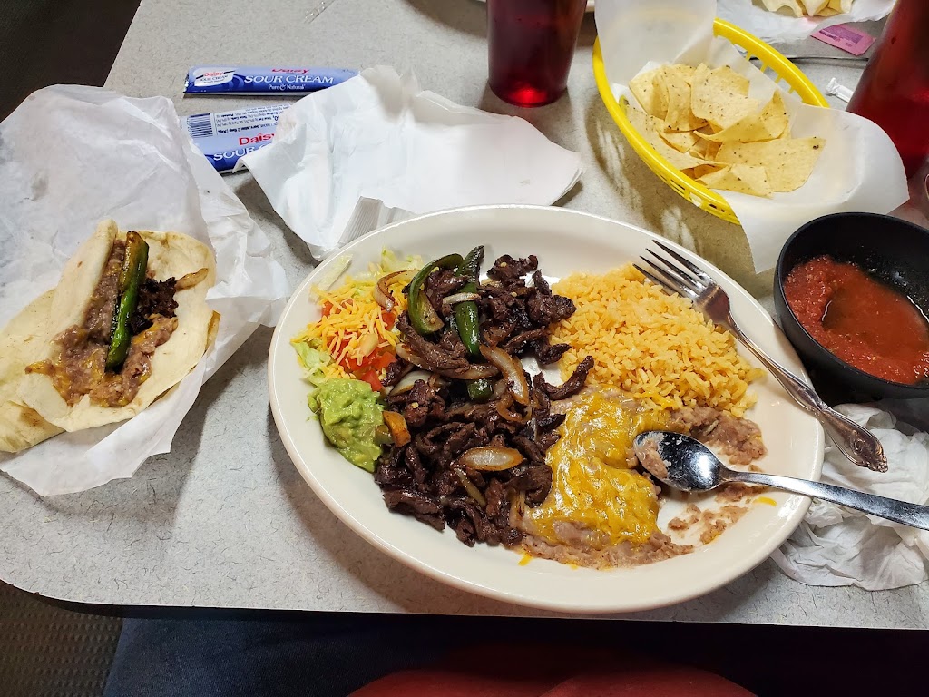 Mama Finas | restaurant | 411 US-54, Plains, KS 67869, USA | 6205639222 OR +1 620-563-9222