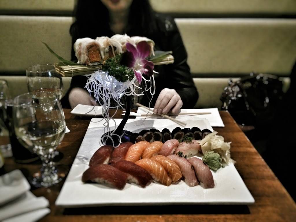 Crazy Sushi | restaurant | 1837 Chestnut St, Philadelphia, PA 19103, USA | 2159880398 OR +1 215-988-0398