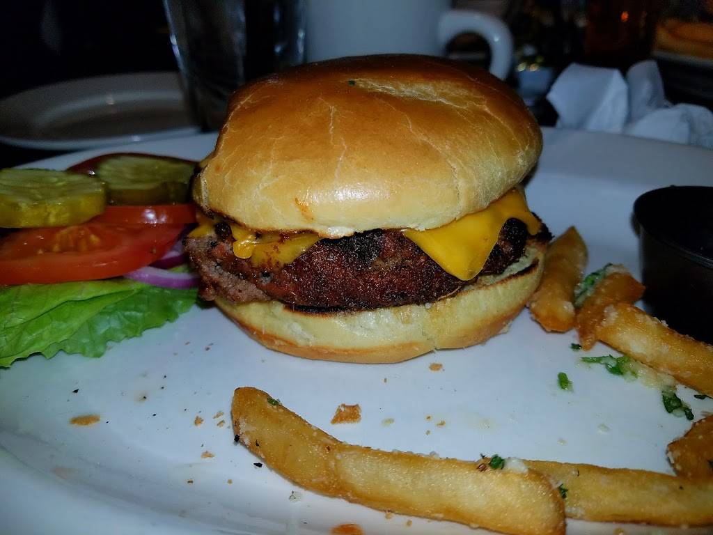 First & Last Tavern Avon | restaurant | 26 W Main St, Avon, CT 06001, USA | 8606762000 OR +1 860-676-2000