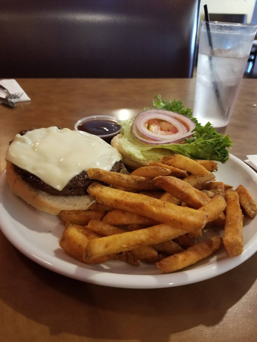 Teddy Gs | restaurant | 179 Main St, Sturbridge, MA 01566, USA | 5083471900 OR +1 508-347-1900