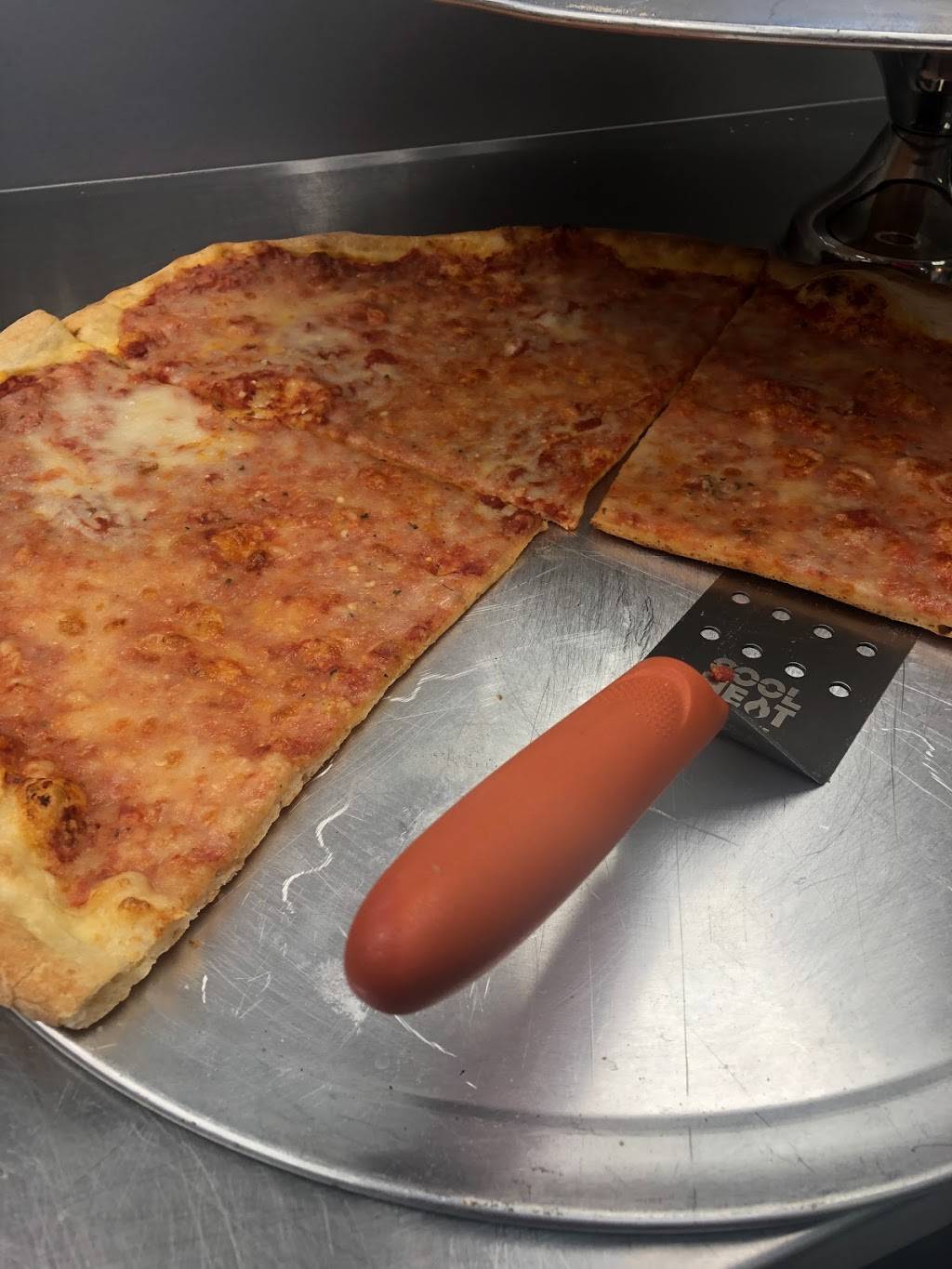 Leonardos Pizza | meal delivery | 205 Main St, Norwalk, CT 06851, USA | 2037500800 OR +1 203-750-0800