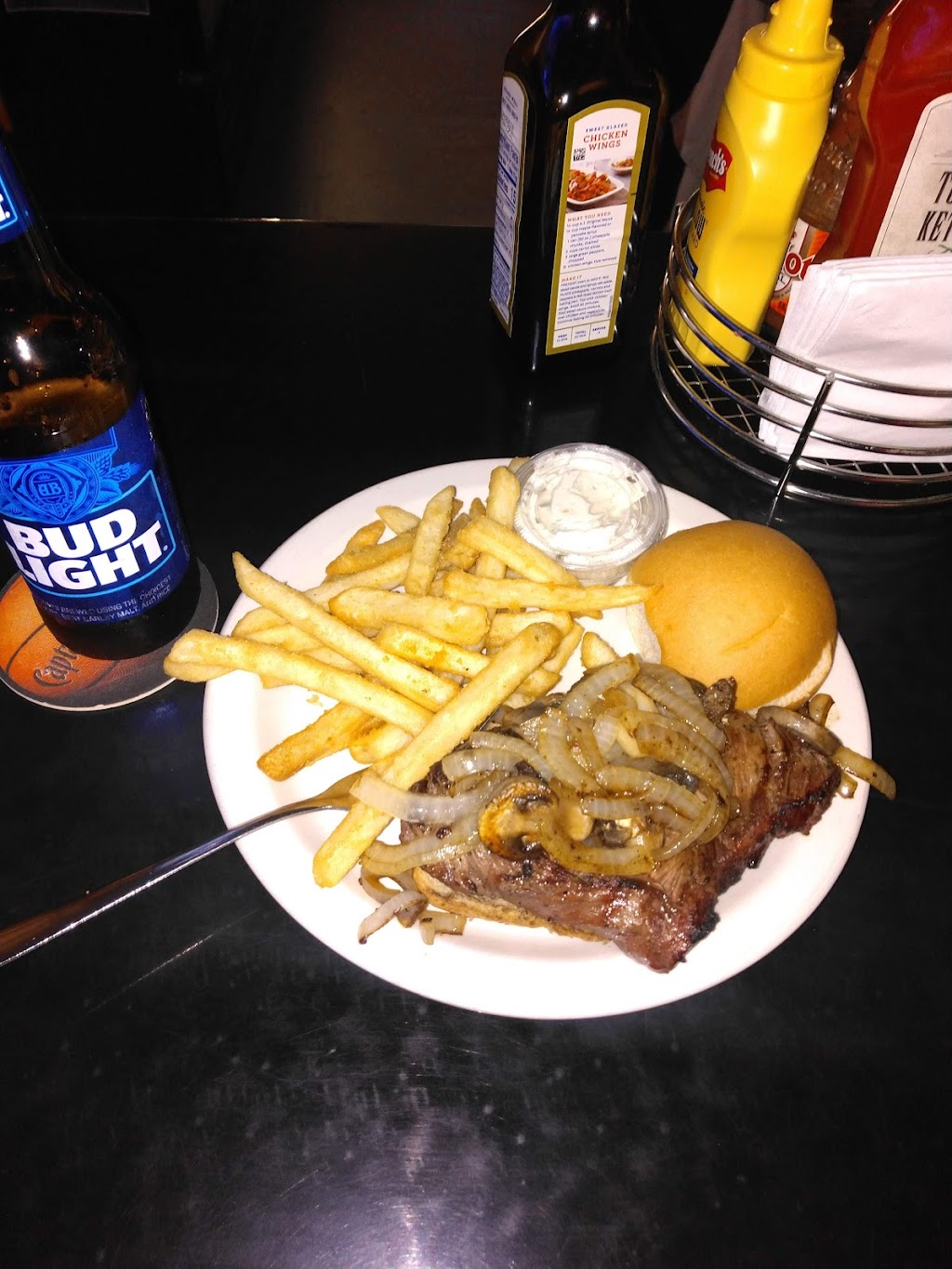 Circle G Saloon | restaurant | 107 N Main St, Seymour, WI 54165, USA | 9208336712 OR +1 920-833-6712