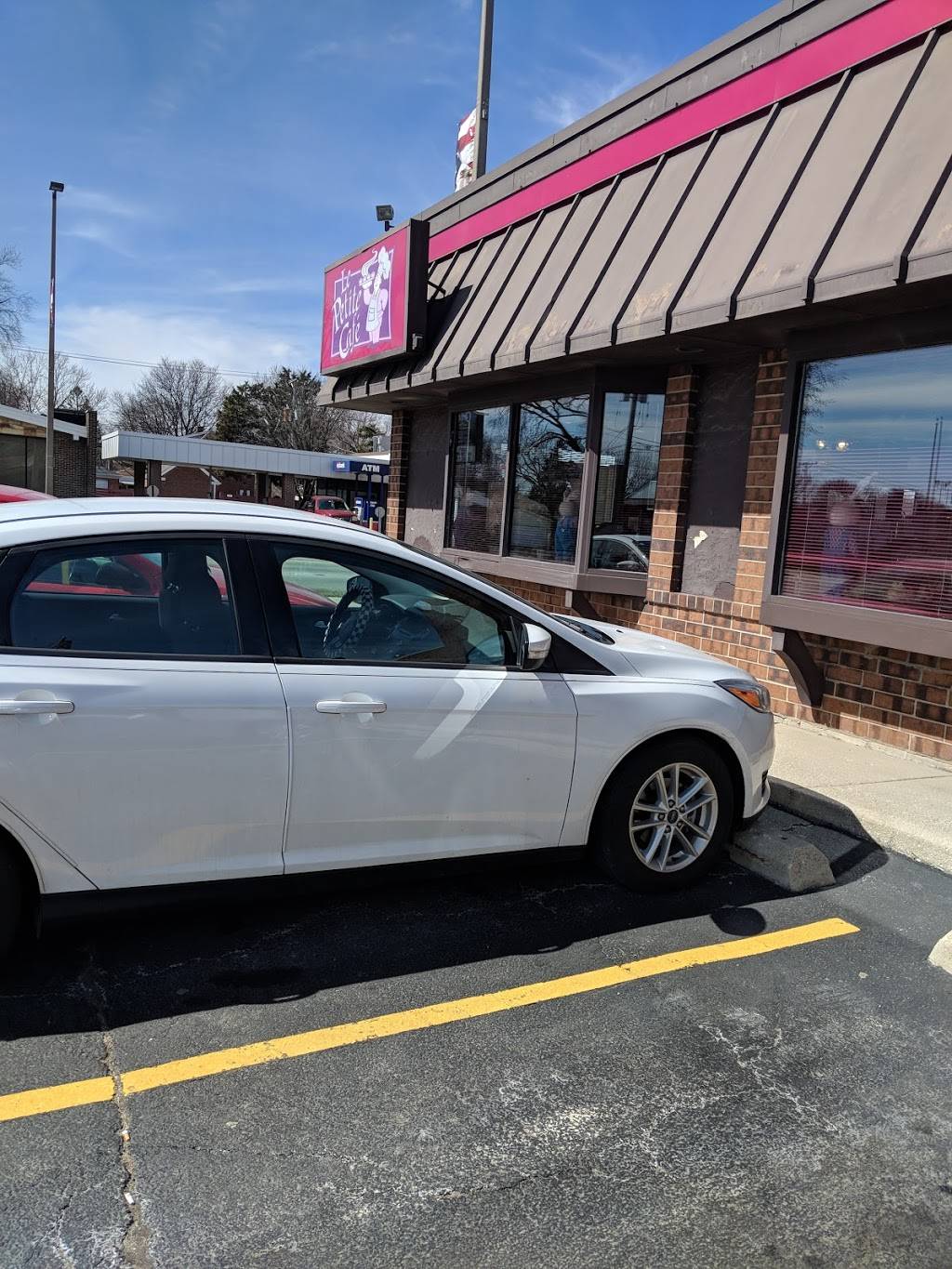 Le Petite Cafe | cafe | 1855 S Mannheim Rd, Westchester, IL 60154, USA | 7083444100 OR +1 708-344-4100