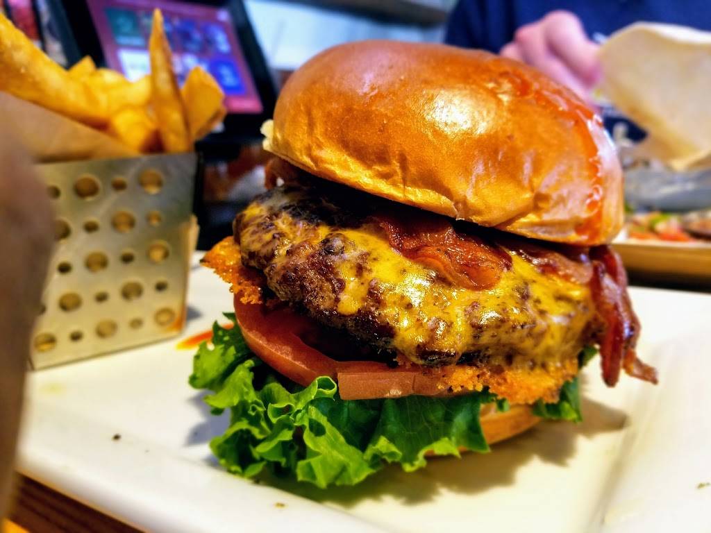 Chilis Grill & Bar | restaurant | 3302 E 51st St, Tulsa, OK 74135, USA | 9187429795 OR +1 918-742-9795