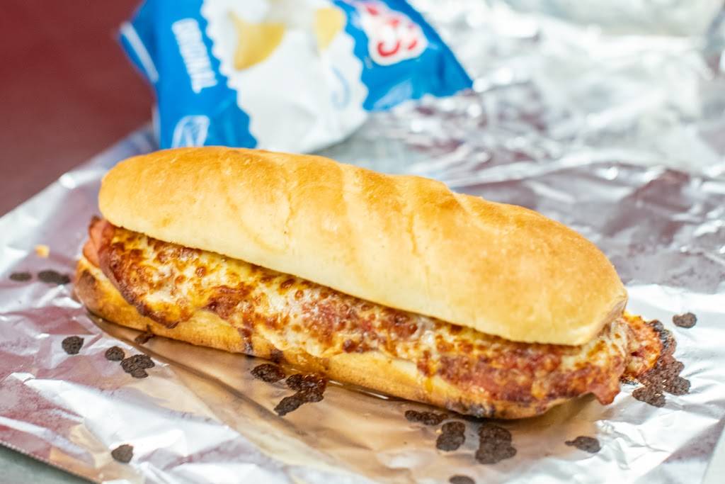 Chubbys Pizza | restaurant | 215 Lincoln Ave, Charleston, IL 61920, USA | 2173485454 OR +1 217-348-5454