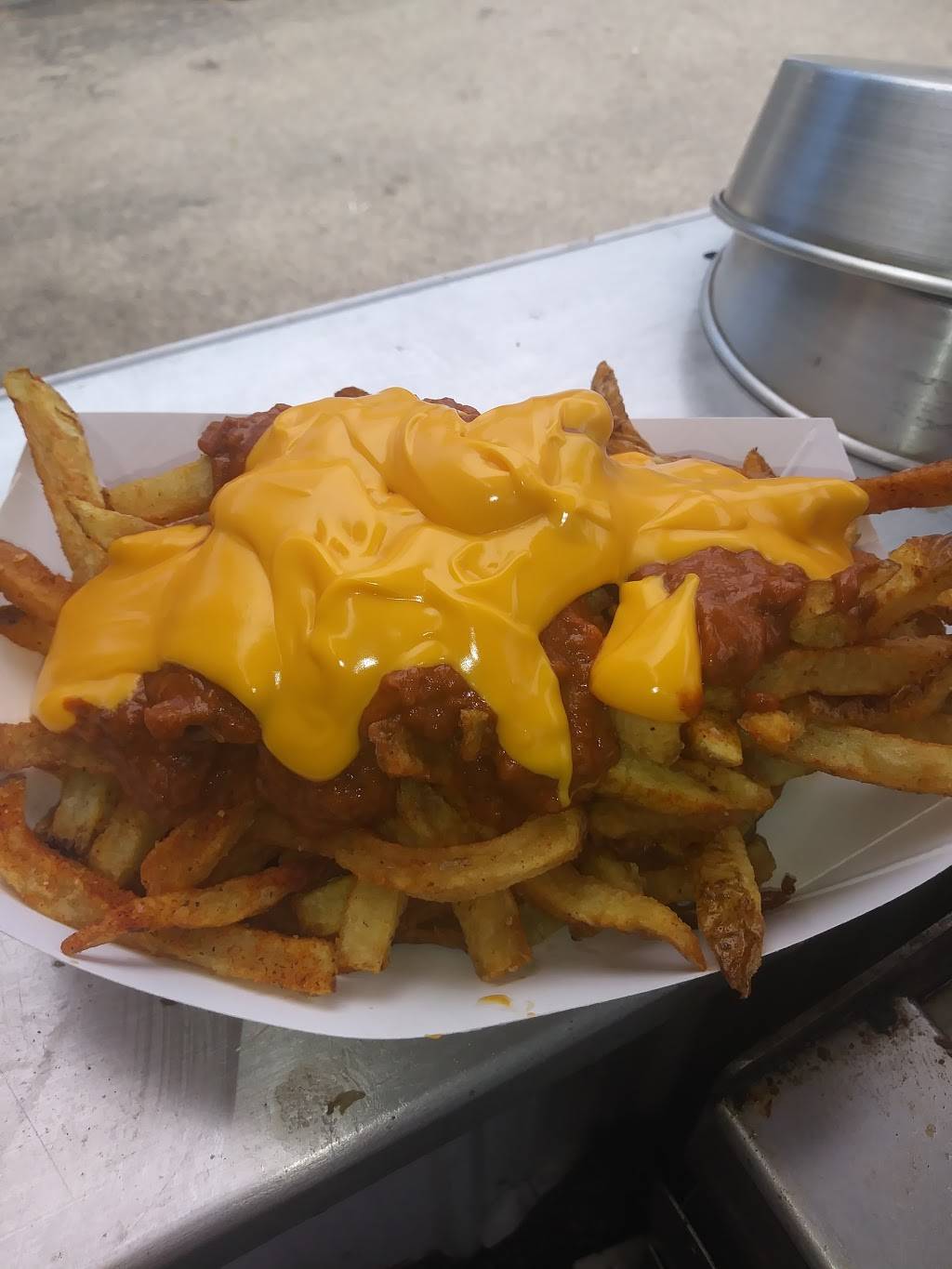 Big Ds Grille @ Jeannes Joynt | restaurant | 36219 Vine St, Eastlake, OH 44095, USA | 4405238787 OR +1 440-523-8787