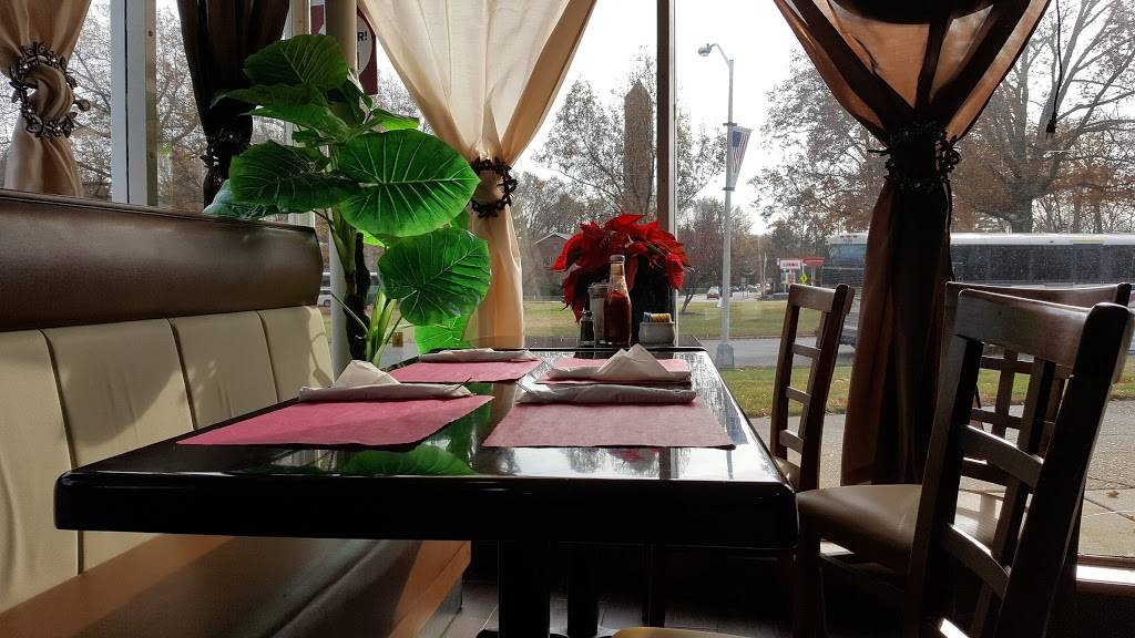 Circle Diner | restaurant | 412 E Madison Ave, Dumont, NJ 07628, USA | 2013879566 OR +1 201-387-9566