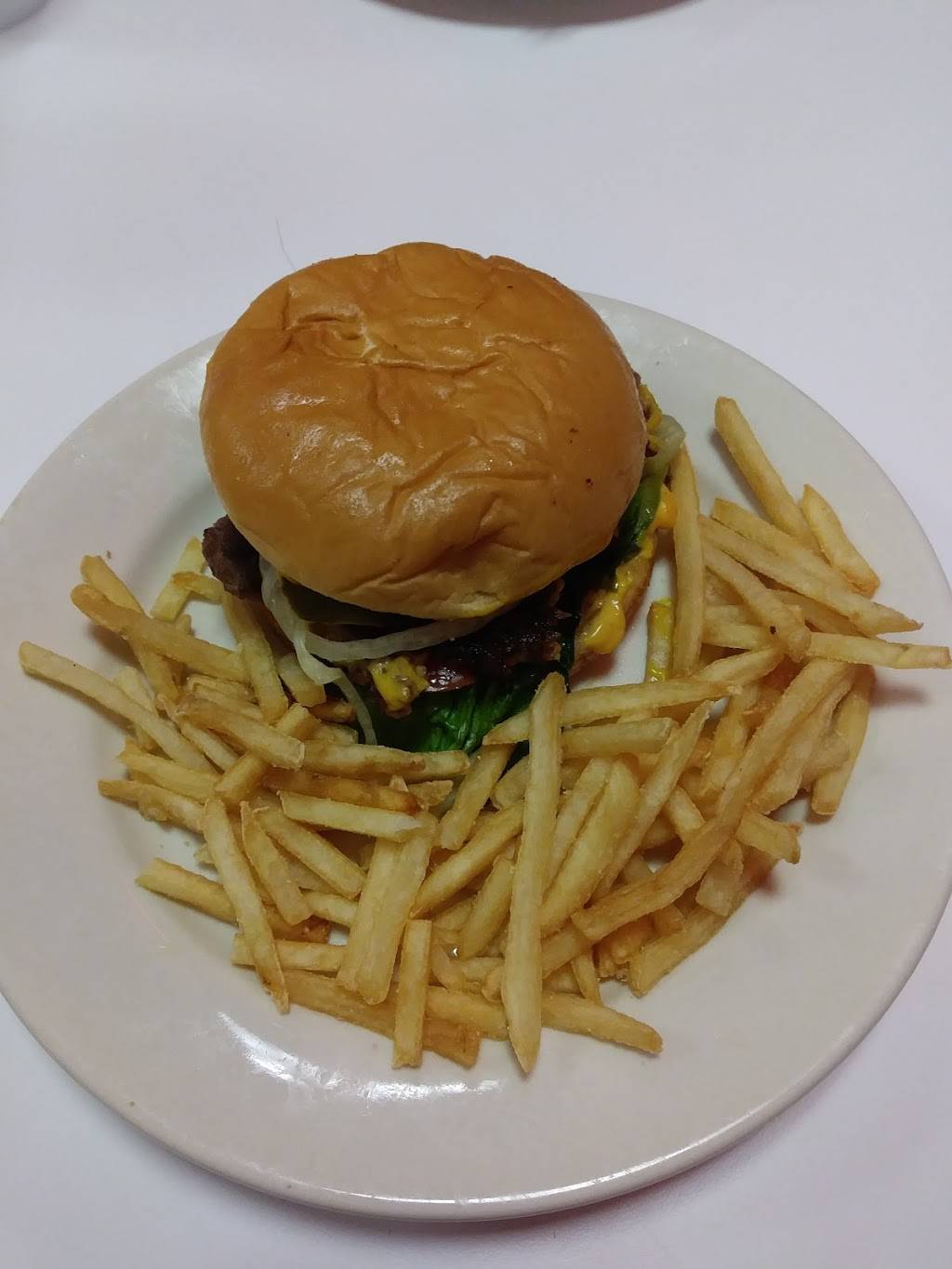 Steak n Shake | restaurant | 1610 SW 13th St, Gainesville, FL 32608, USA | 3523760588 OR +1 352-376-0588