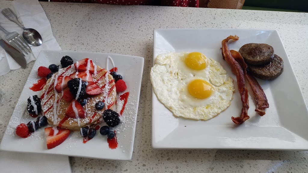 Cracked & Crepe | restaurant | 27379 E University Dr #100, Aubrey, TX 76227, USA | 4694816163 OR +1 469-481-6163