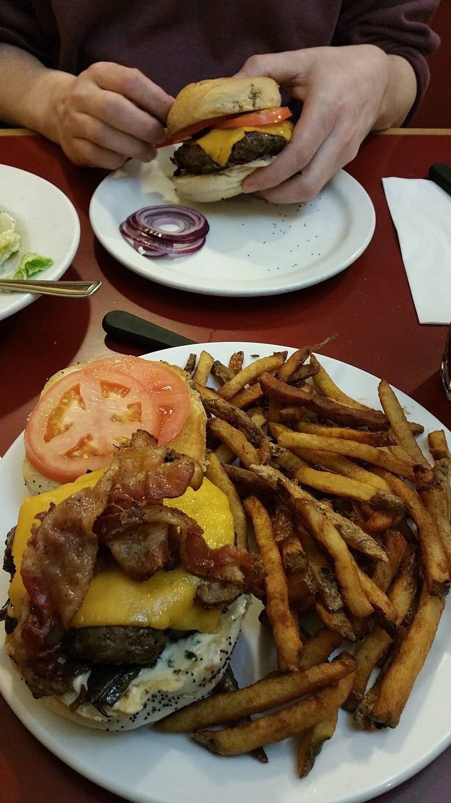 Burger de Ville | restaurant | 59 Avenue Westminster N, Montréal-Ouest, QC H4X 1Y8, Canada | 5145649902 OR +1 514-564-9902