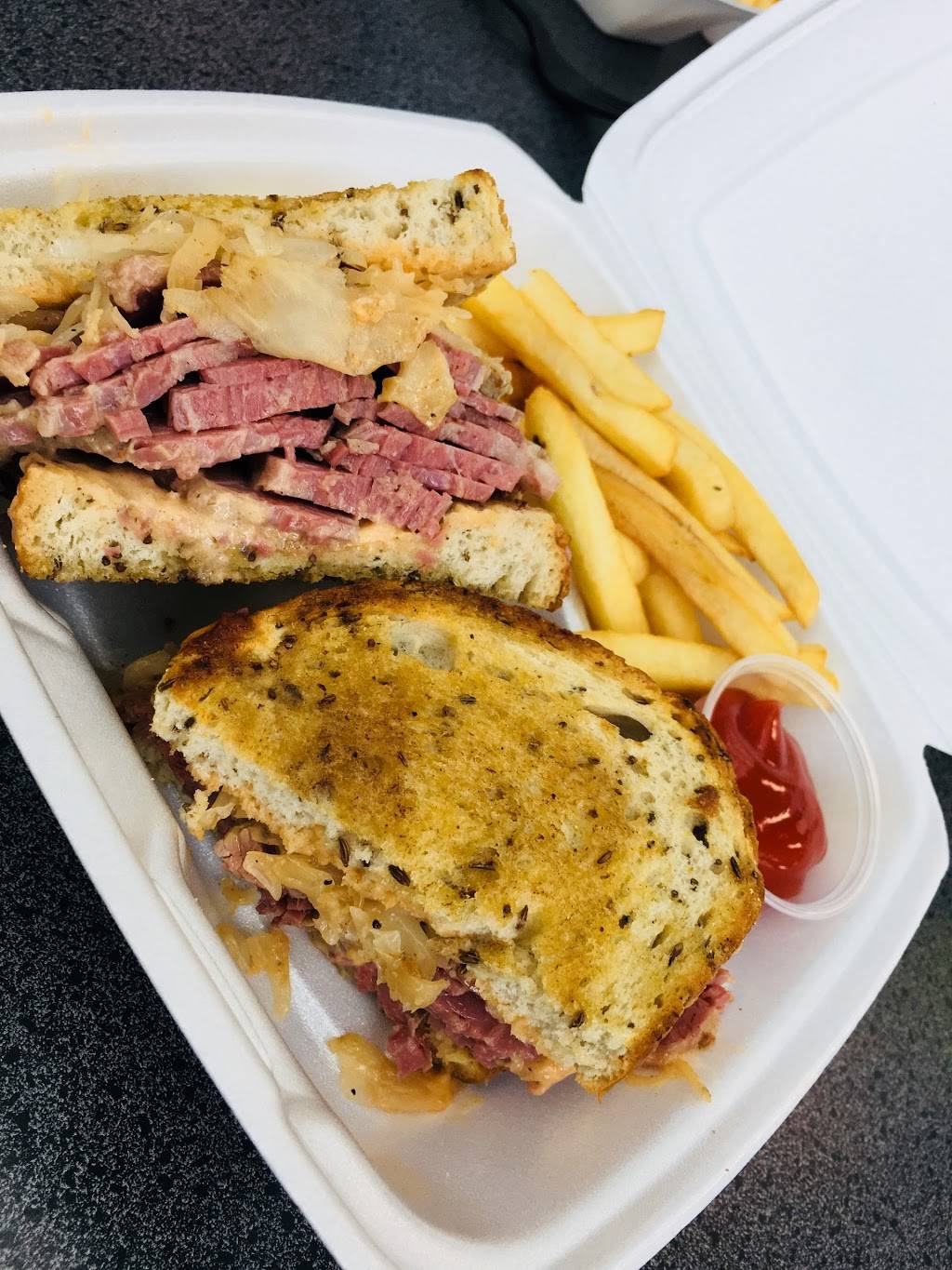 Davids Grill & Bar | restaurant | 1001 Lakeside Ave E, Cleveland, OH 44114, USA | 2166968840 OR +1 216-696-8840