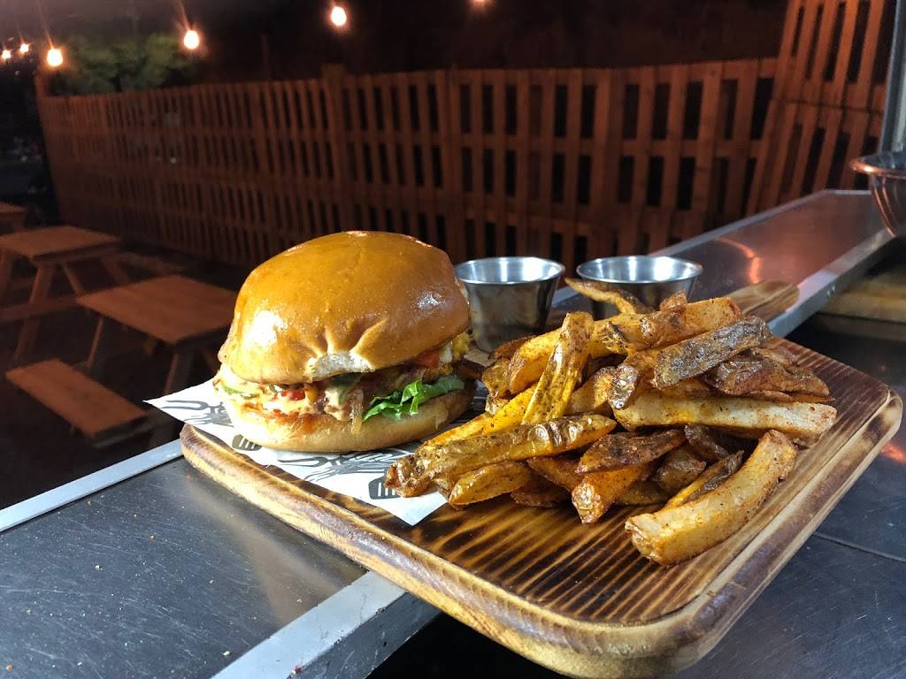 Gilis Burger | restaurant | Libertad 470, Espinoza, 21410 Tecate, B.C., Mexico | 016658514862 OR +52 665 851 4862