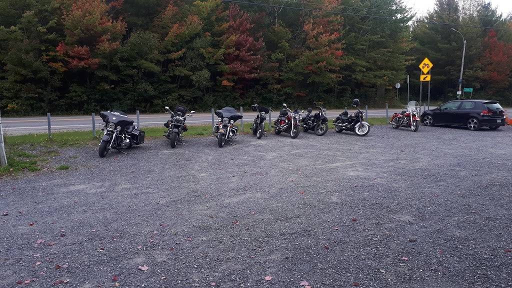 Illégal 255 | restaurant | 620 QC-255, Saint-Félix-de-Kingsey, QC J0B 2T0, Canada | 8198481564 OR +1 819-848-1564