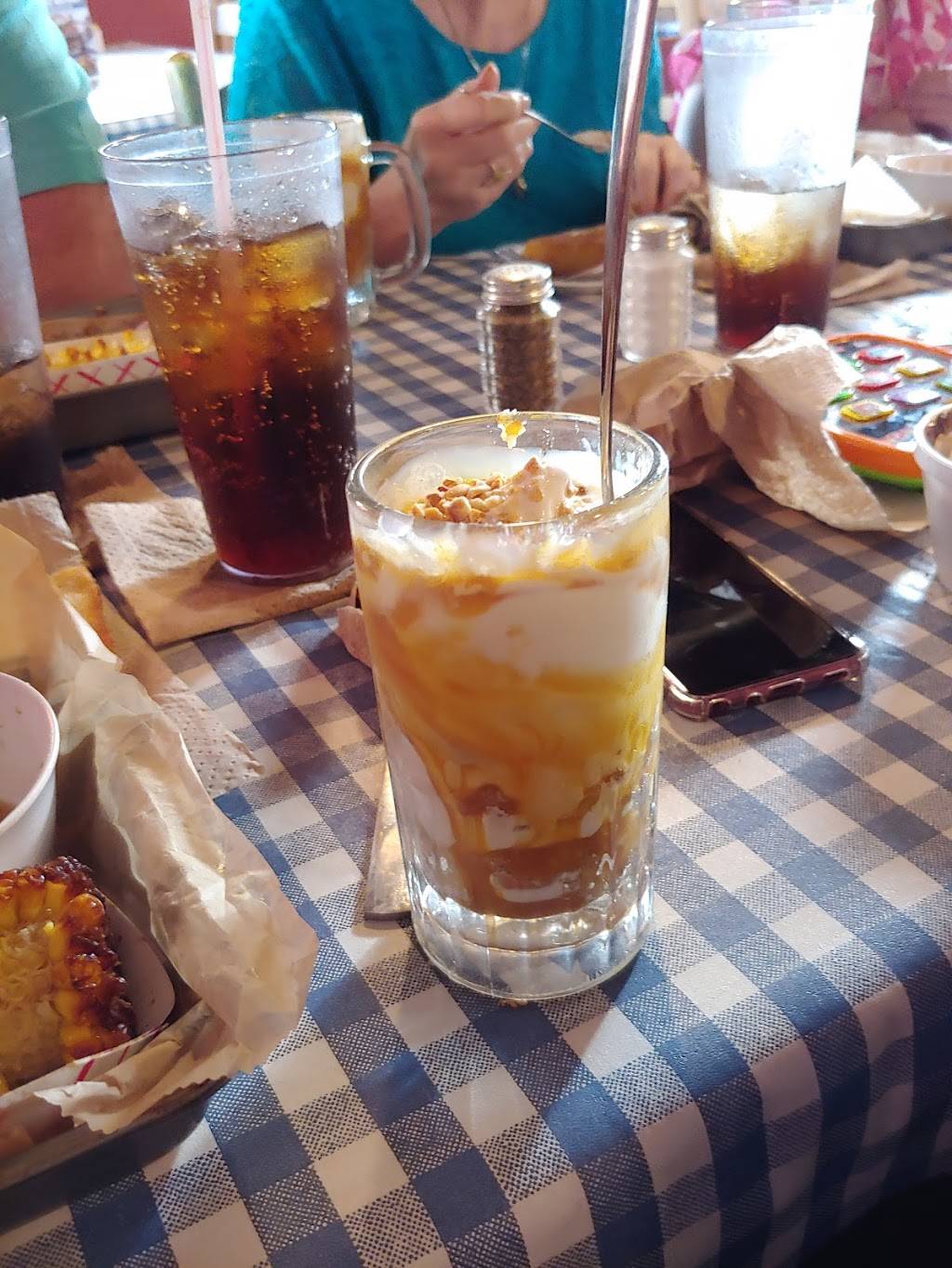 Marks Feed Store | restaurant | 10316 Dixie Hwy, Valley Station, KY 40272, USA | 5029337707 OR +1 502-933-7707