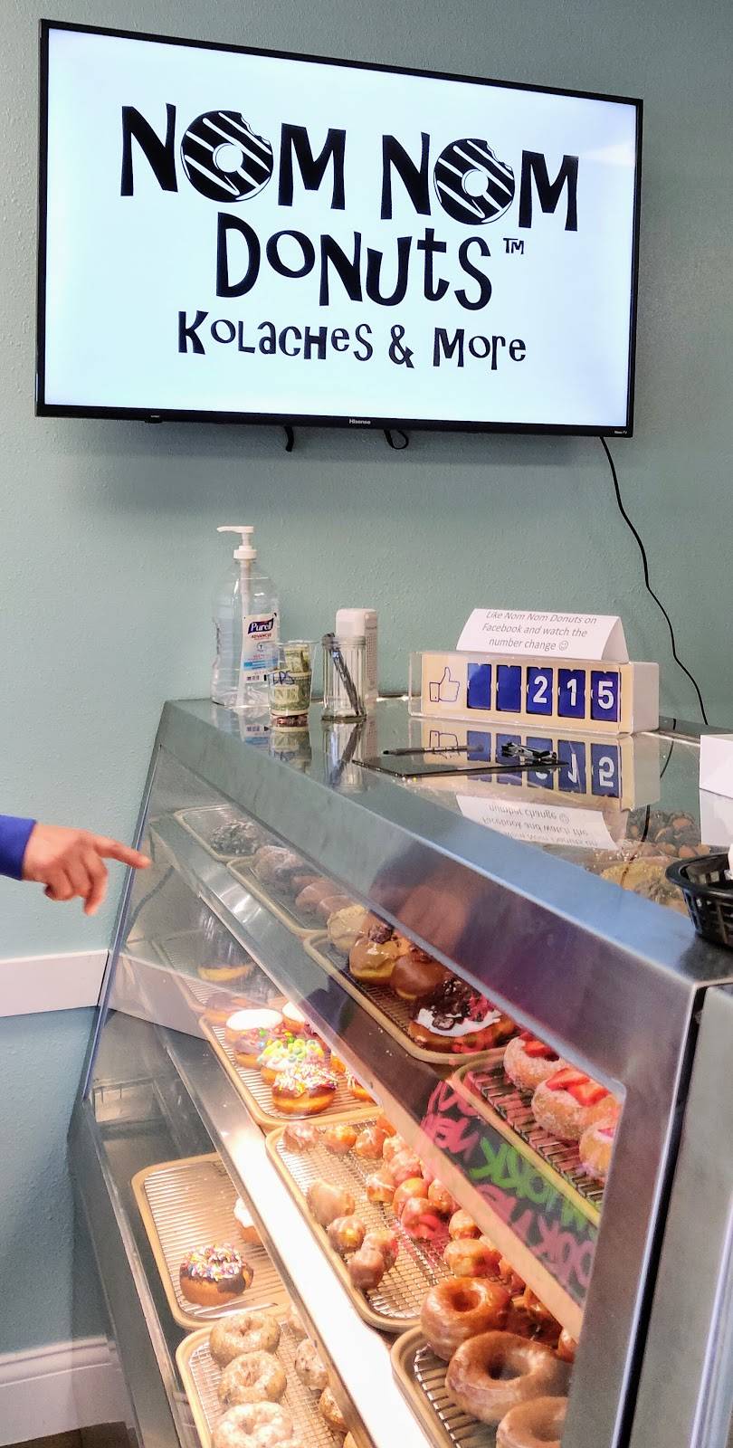 Nom Nom Donuts, Kolaches & More | bakery | 9793 Culebra Rd #104, San Antonio, TX 78251, USA | 2105494247 OR +1 210-549-4247