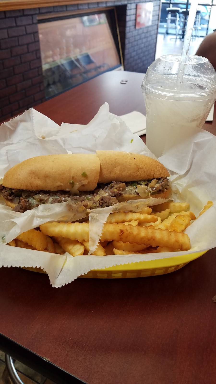 Big City Grill & Lemonade | restaurant | 23 E 38th St, Indianapolis, IN 46205, USA | 3172837000 OR +1 317-283-7000