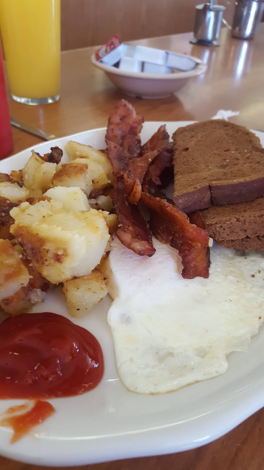 Stanneys Ice Cream & Sandwich | restaurant | 300 Union St, Holbrook, MA 02343, USA | 7817671210 OR +1 781-767-1210