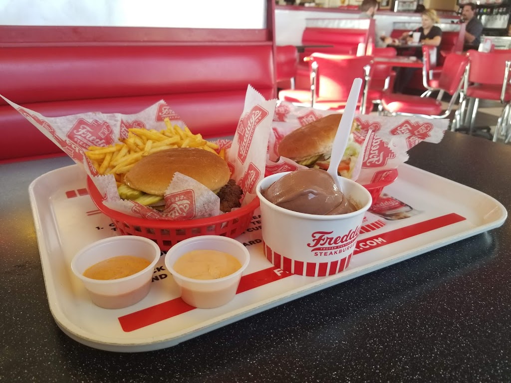 Freddys Frozen Custard & Steakburgers | restaurant | 1408 N Riverside Dr, Española, NM 87532, USA | 5053670010 OR +1 505-367-0010