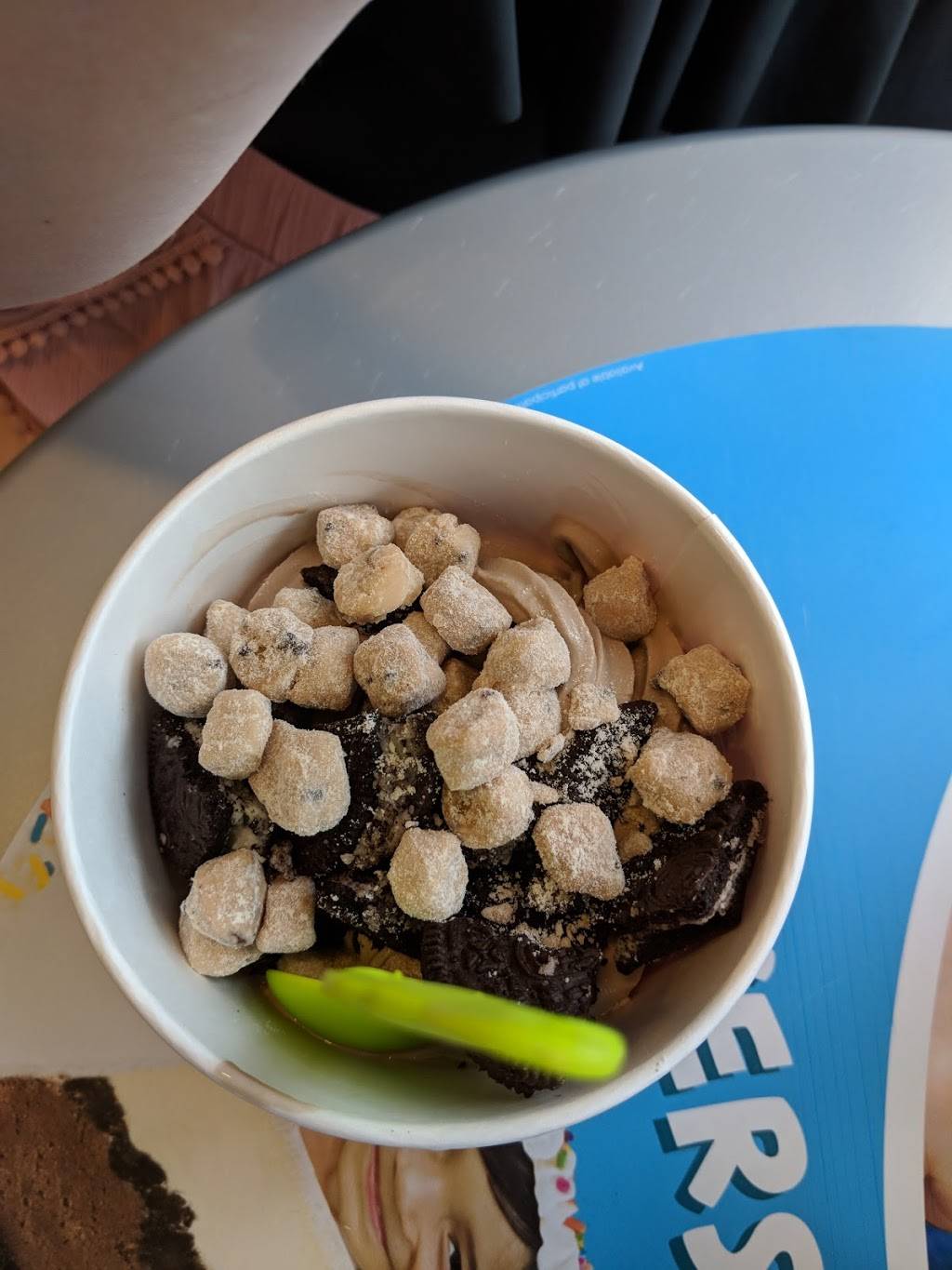 Menchies Frozen Yogurt | bakery | 4100 N Alafaya Trail Ste 109, Orlando, FL 32826, USA | 4076584817 OR +1 407-658-4817