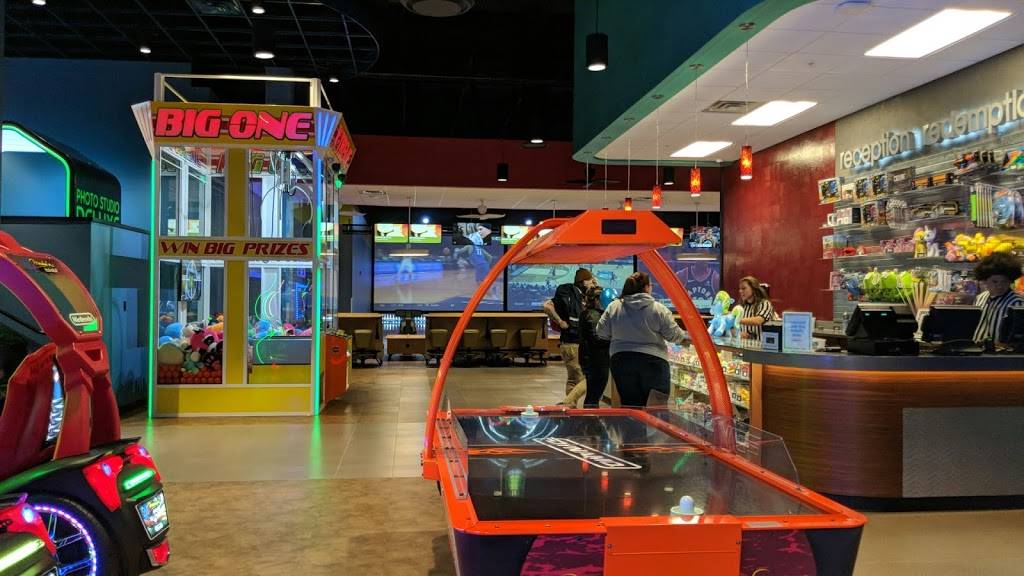 Showplace Entertainment Center & Burgh House | restaurant | 8099 Bell Oaks Dr, Newburgh, IN 47630, USA | 8128536843 OR +1 812-853-6843