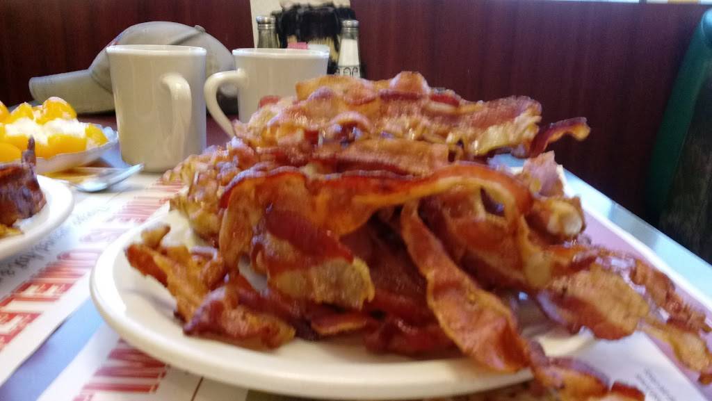 BIG BOY | restaurant | 126 N Broad St, Adrian, MI 49221, USA | 5172666600 OR +1 517-266-6600